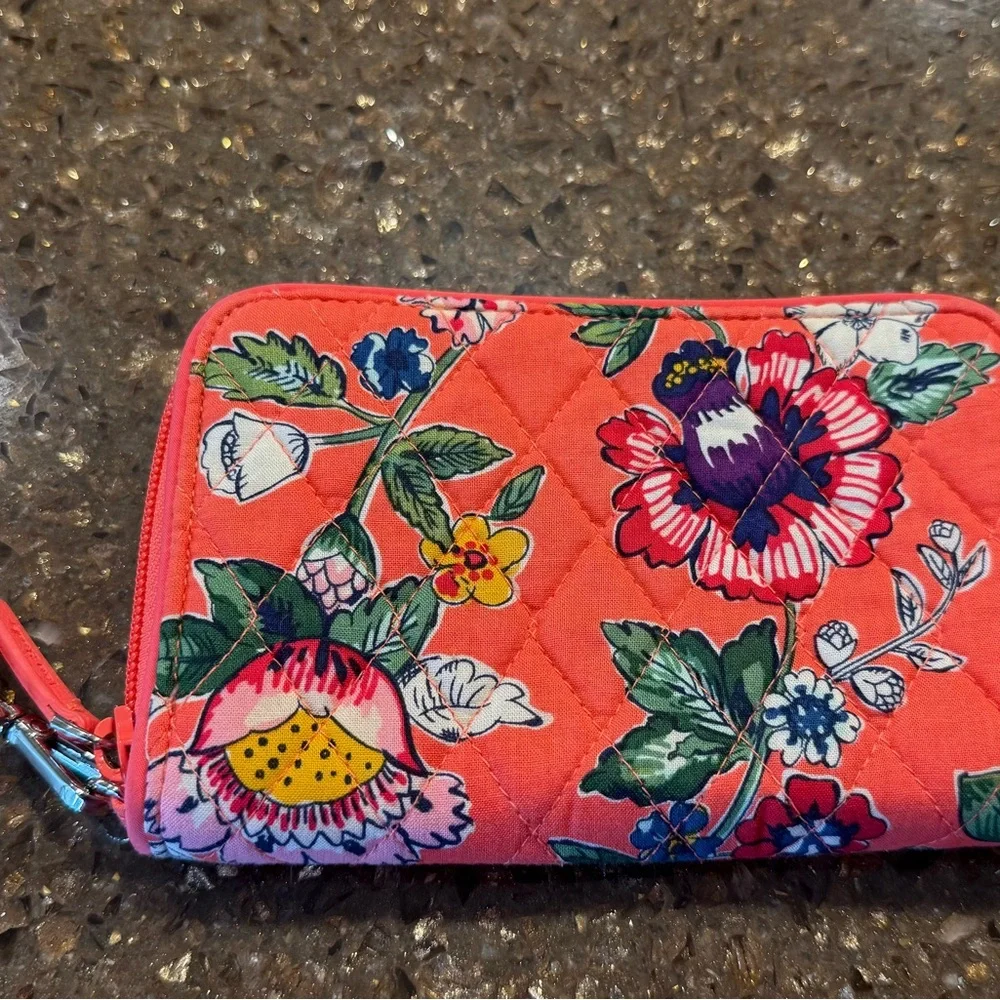 Vera Bradley RFID Quilted Floral Wristlet Wallet - Coral Pink Floral Print NWT - Picture 4 of 5